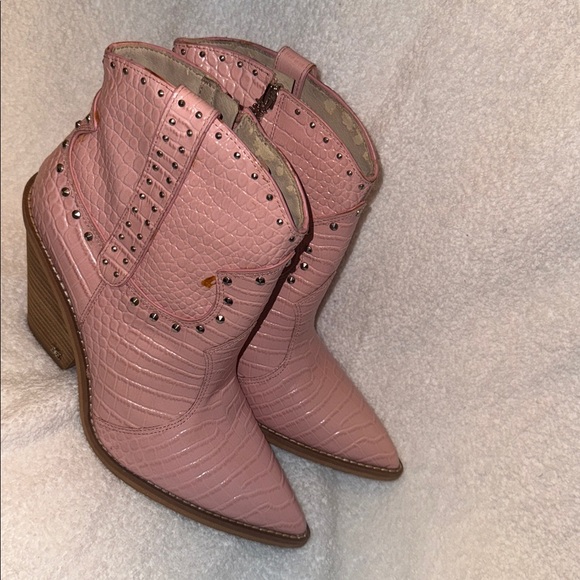 Sam Edelman Pink Croc-Embossed Ankle Boots - Picture 7 of 9